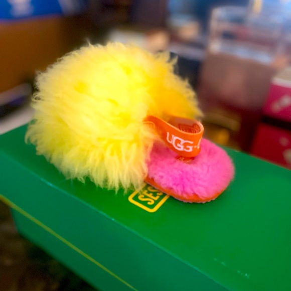 UGG Sesame Street sandal Toddler - Picture 1 of 3